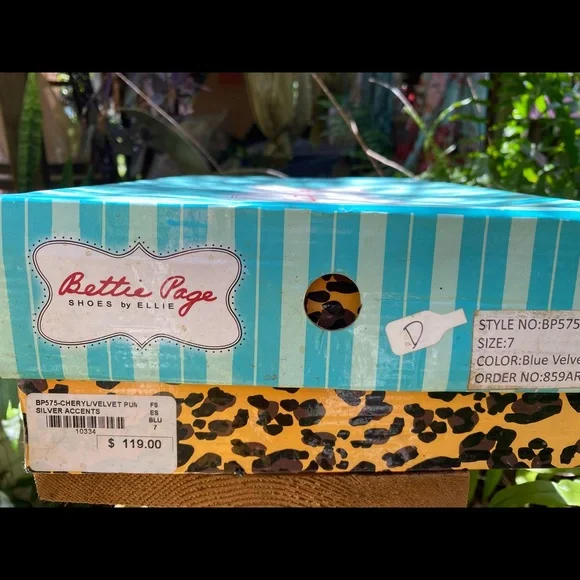 Fabulous Unique Chic & Stunning Bettie Page Shoes - Picture 8 of 8